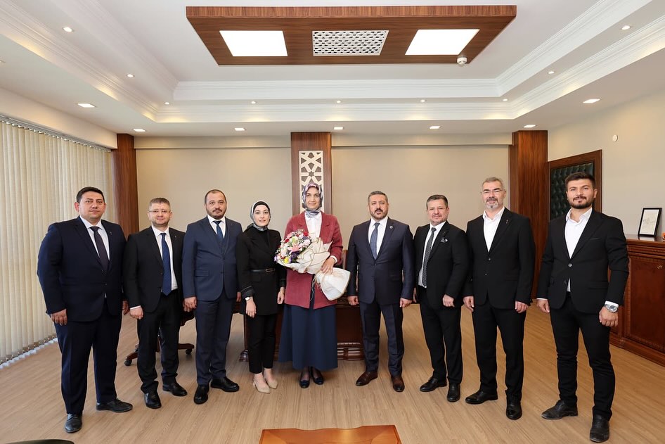 İl Başkanımız Üzeyir Aladağ ve Yürütme Kurulu üyelerimiz ile birlikte Sayın Valimiz Doç.Dr. Kübra Güran Yiğitbaşı’ nı ziyaret ettik.